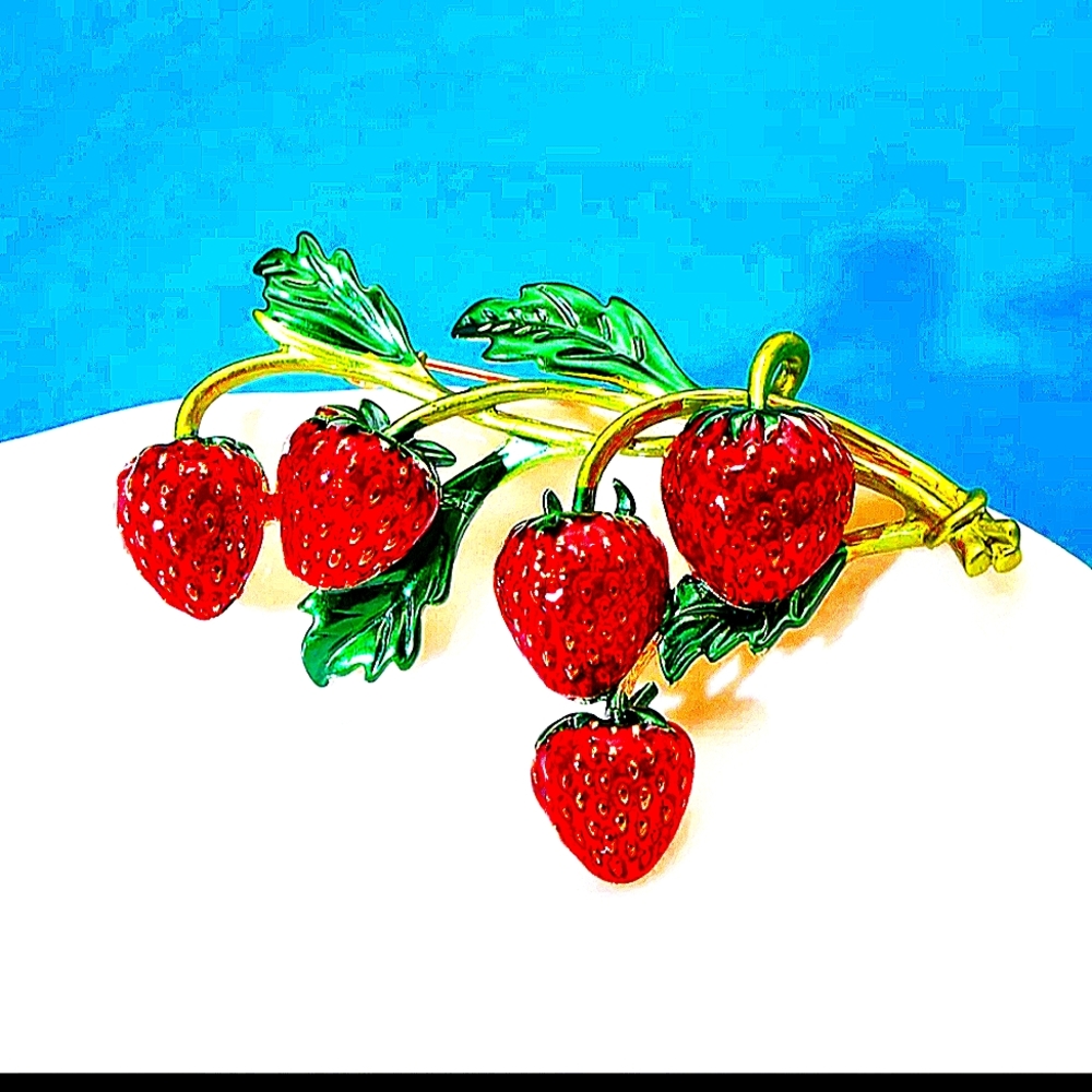 ❤️ Enameled Strawberries brooch. NWT - Picture 5 of 9